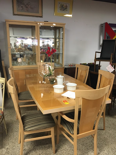 Consignment Shop «Design Furniture Outlet & Consignment», reviews and photos, 1928 Gulf to Bay Blvd, Clearwater, FL 33765, USA