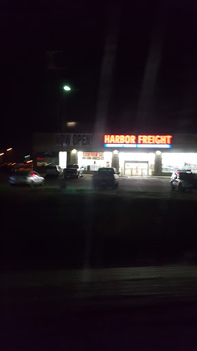 Hardware Store «Harbor Freight Tools», reviews and photos, 2931 W Shore Dr, Holland, MI 49424, USA