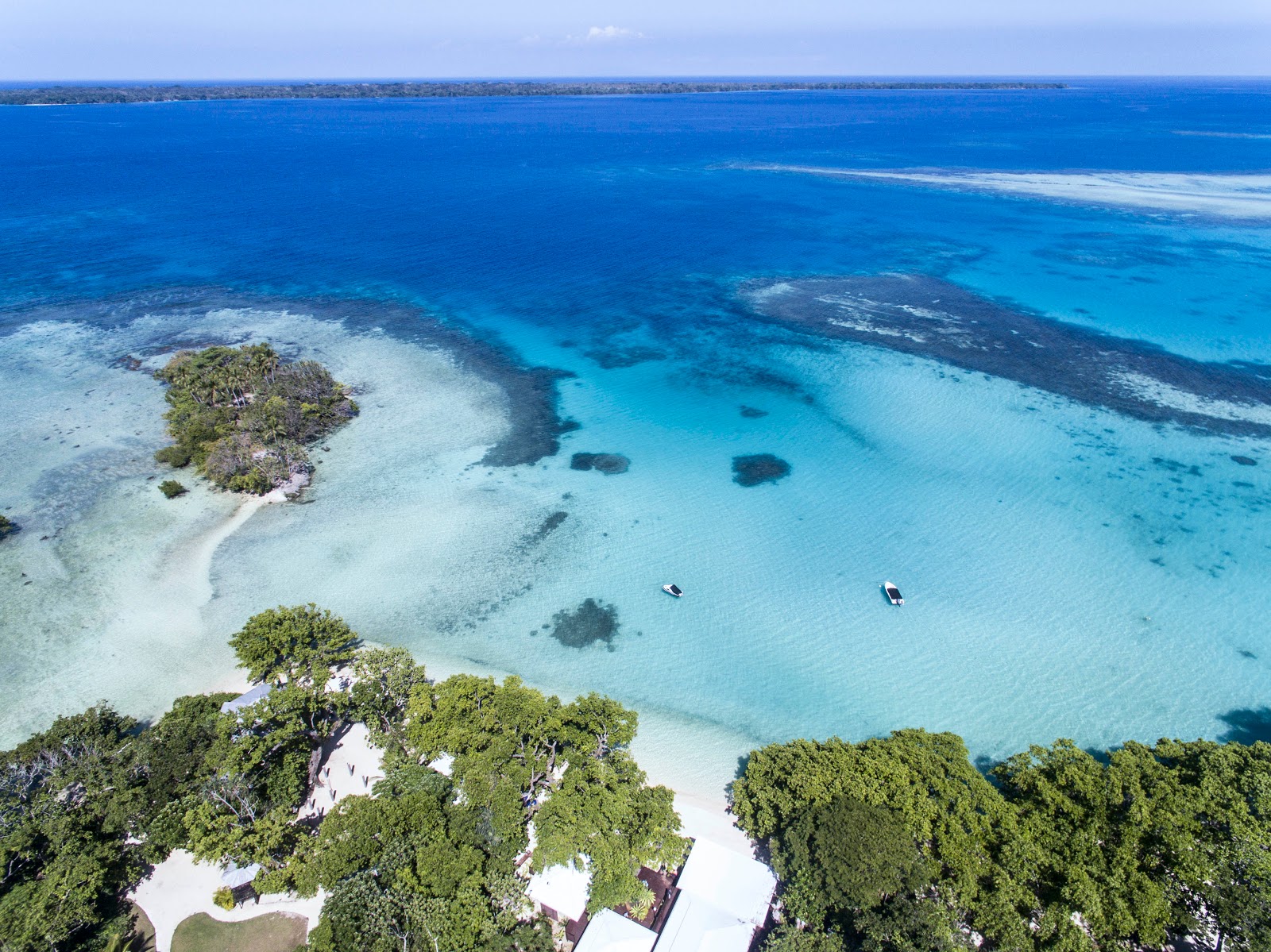 Foto van Barrier Beach met hoog niveau van netheid