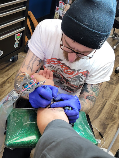 Tattoo Shop «Righteous Tattoo Studio», reviews and photos, 609 E Front St, Bonner Springs, KS 66012, USA