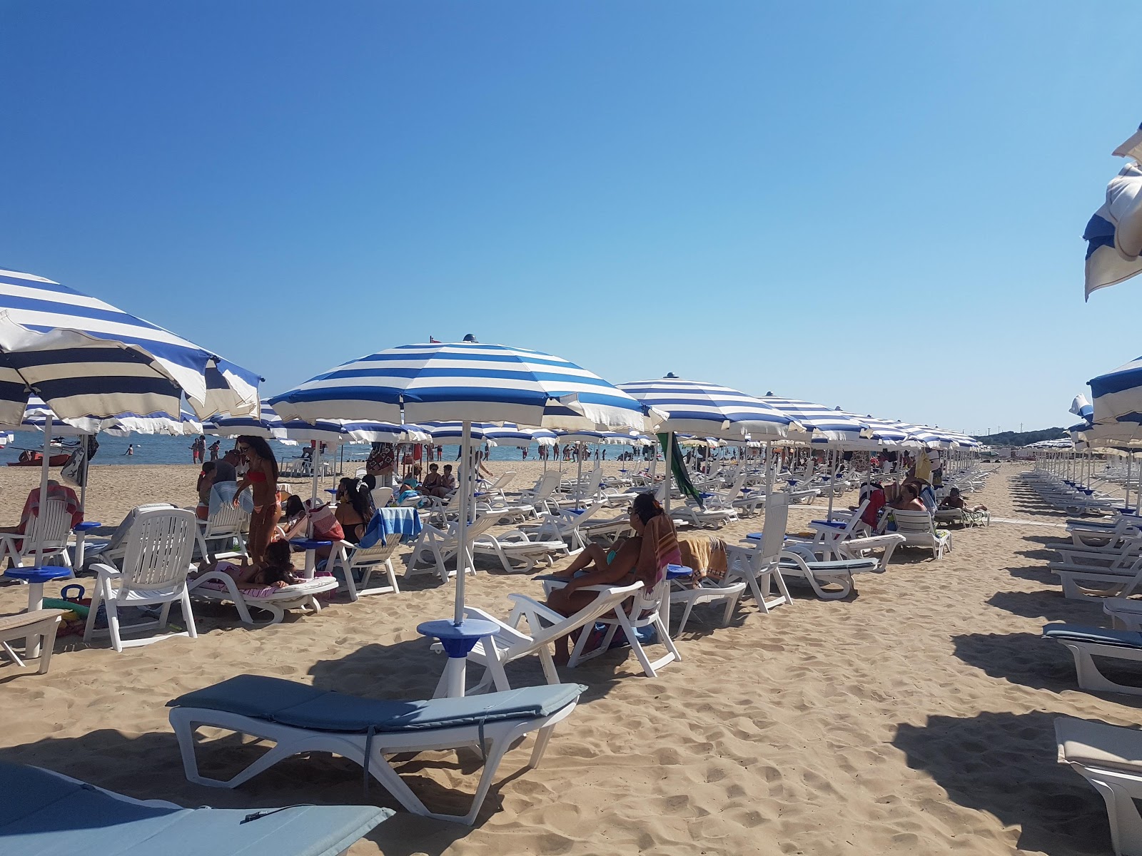 Foto van Spiaggia di Torre Mileto strandresortgebied