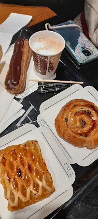 Kanelbulle du Restaurant servant le petit-déjeuner Paul à Paris - n°4