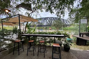 Sa-Pan-Dum Cafe' ร้านสะพานดำคาเฟ่ปราณบุรี image