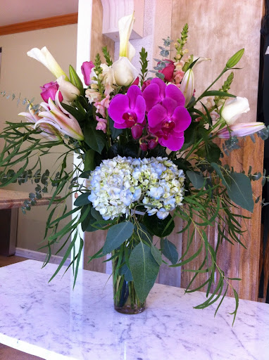 Florist «Le Florist of Larkspur - Royal Fleur», reviews and photos, 282 Magnolia Ave, Larkspur, CA 94939, USA