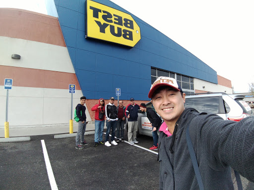 Electronics Store «Best Buy», reviews and photos, 2055 N Tomahawk Island Dr, Portland, OR 97217, USA
