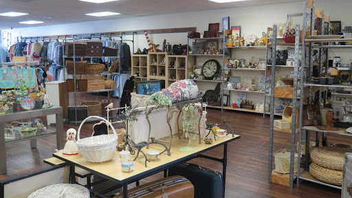 Thrift Store «Edgar & James – Goodwill Specialty Store & Donation Center», reviews and photos, 317 Torrance Blvd, Redondo Beach, CA 90277, USA