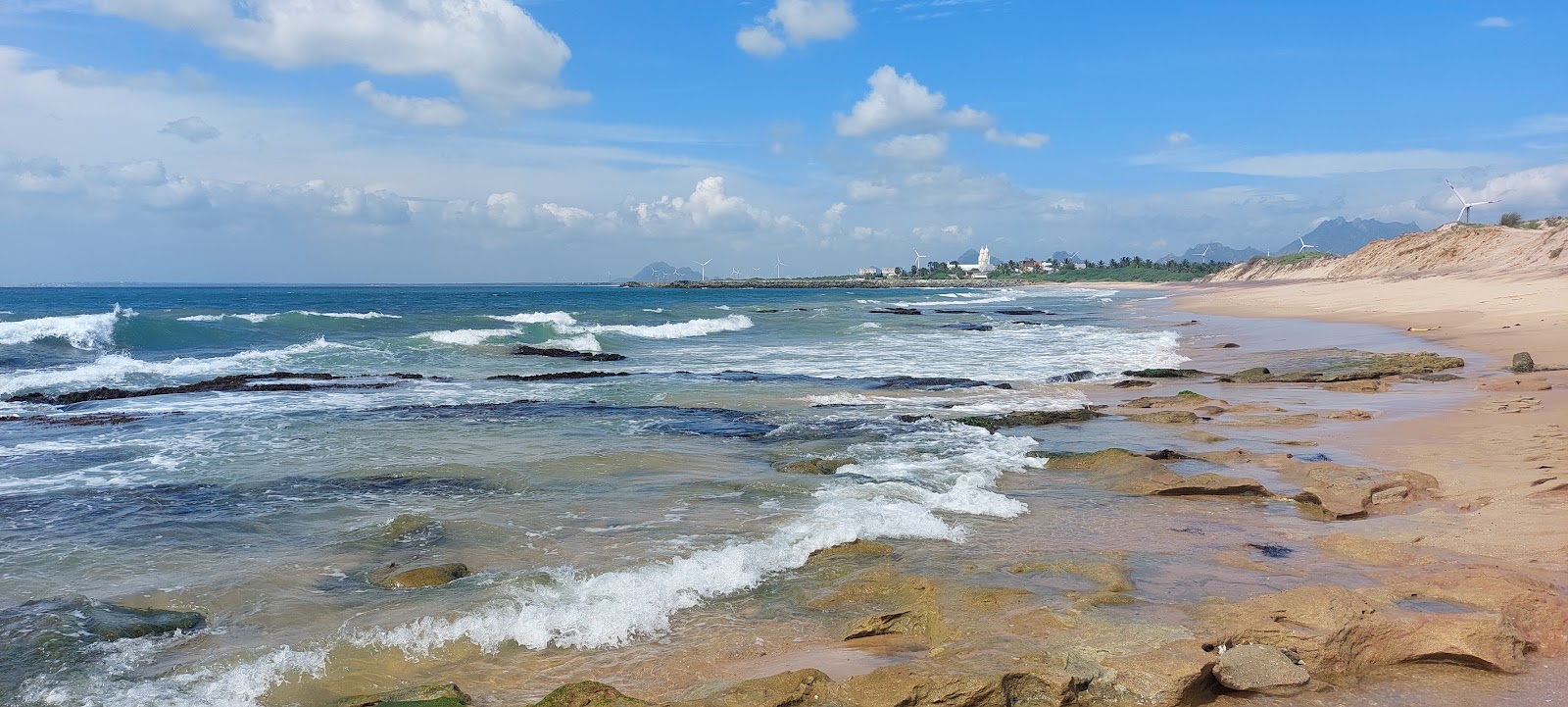 Panjal Beach的照片 带有碧绿色水表面