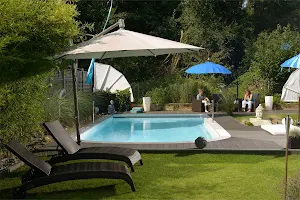 Wellness & fun pool technology image