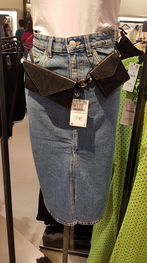 Stores to buy women's baggy pants Lisbon