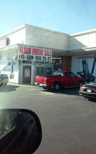 Hardware Store «Harbor Freight Tools», reviews and photos, 1349 N Blackstone Ave, Fresno, CA 93703, USA
