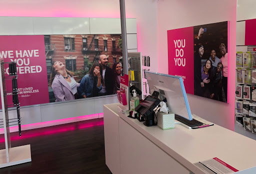 Cell Phone Store «T-Mobile», reviews and photos, 202 S Washington St, Oxford, MI 48371, USA