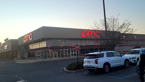 Movie Theater «AMC DINE-IN Levittown 10», reviews and photos, 3585 Hempstead Turnpike, Levittown, NY 11756, USA