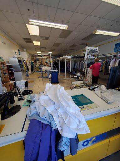 Dry Cleaner «Oxxo Care Cleaners Miami Lakes», reviews and photos, 18600 NW 87th Ave #127, Hialeah, FL 33015, USA