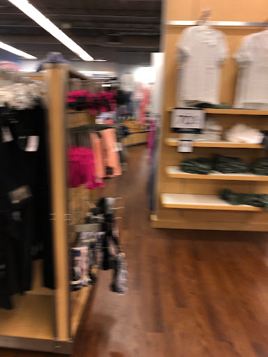 Clothing Store «Gap Outlet», reviews and photos, 100 Premium Outlets Blvd #100, Hagerstown, MD 21740, USA