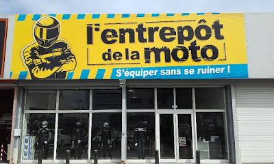 L'entrepôt de la moto à Fréjus