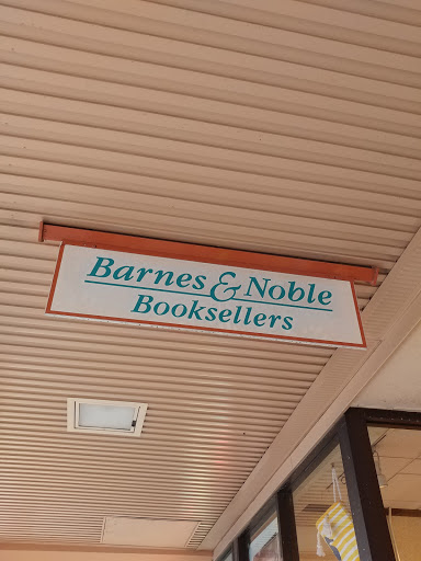 Book Store «Barnes & Noble», reviews and photos, 1424 Union Tpke, New Hyde Park, NY 11040, USA