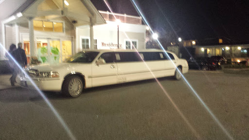 Shopping Mall «Aquidneck Shopping Centre», reviews and photos, 77 E Main Rd, Middletown, RI 02842, USA