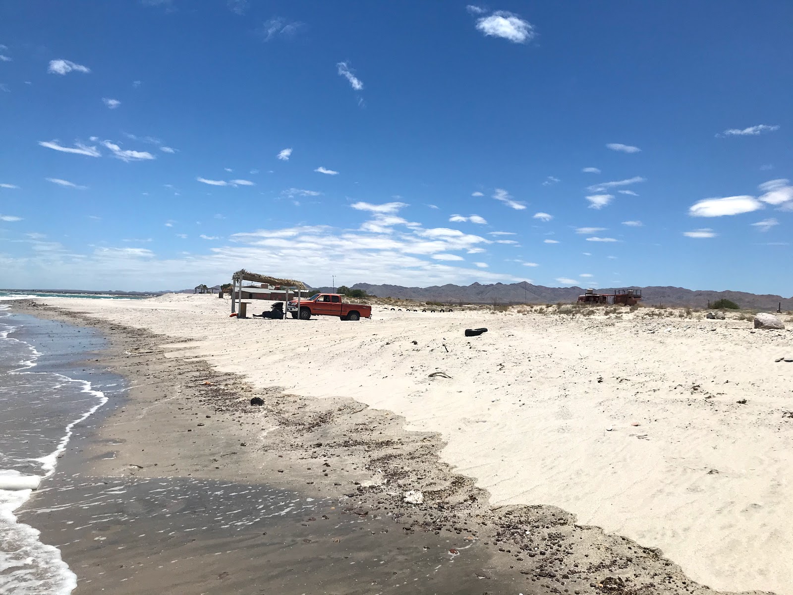 Foto von Playa Rancho Anita mit langer gerader strand