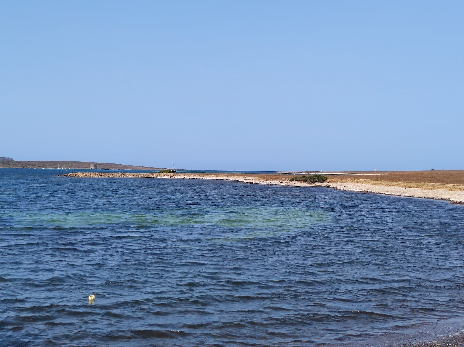 Foto van Spiaggia del Molo di Fornelli met blauw puur water oppervlakte