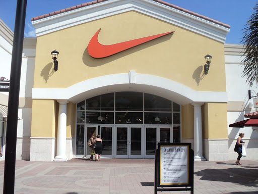 Shopping Mall «The Lake Buena Vista Factory Stores», reviews and photos, 15657 S Apopka Vineland Rd, Orlando, FL 32821, USA