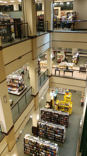 Book Store «Barnes & Noble», reviews and photos, 4801 Bethesda Ave, Bethesda, MD 20814, USA