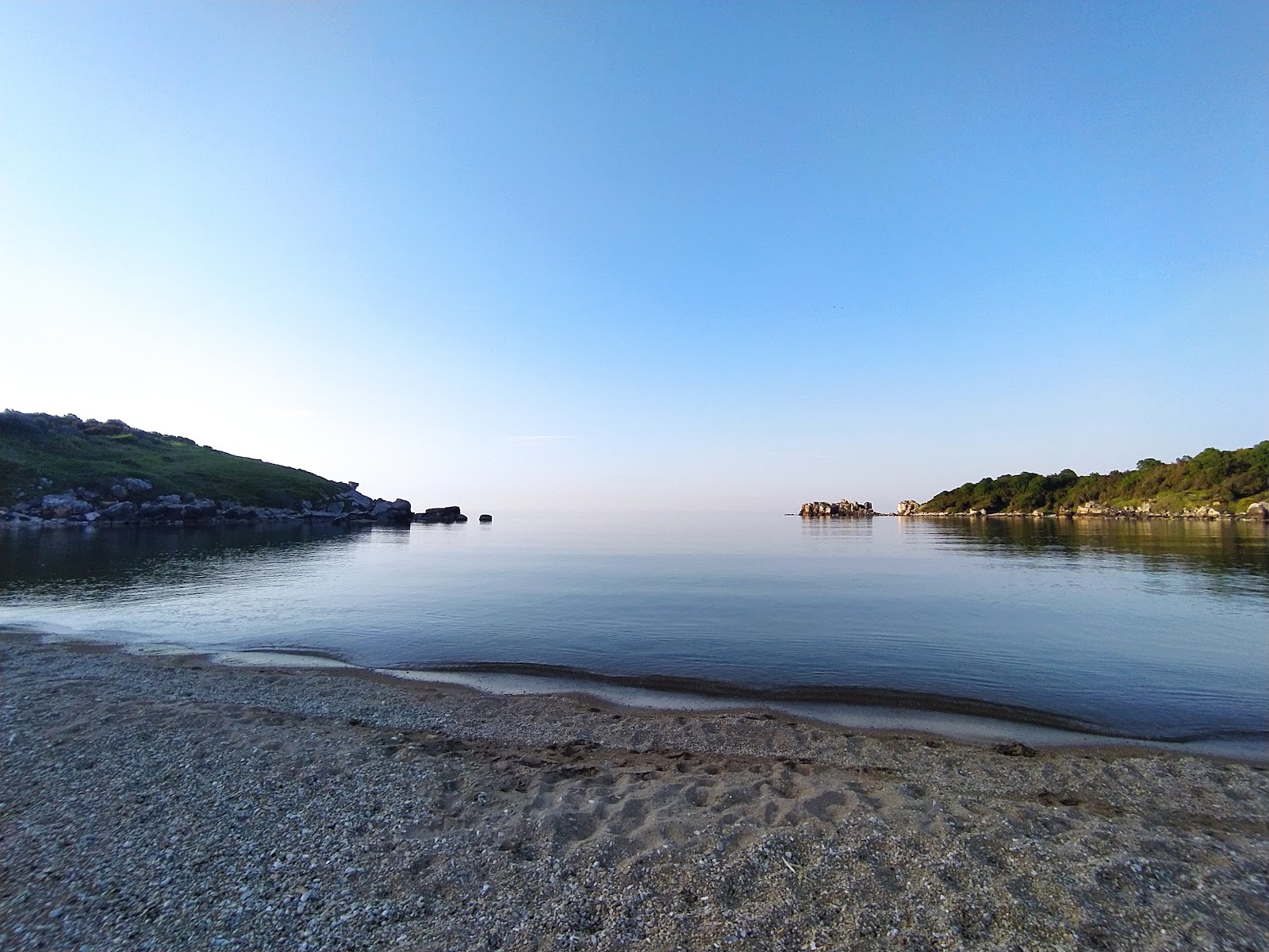Kanilcak Koyu的照片 带有碧绿色纯水表面