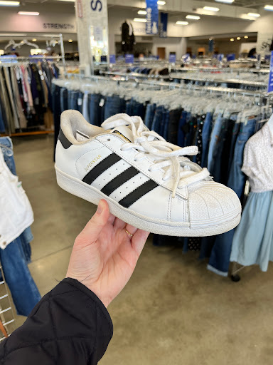 Thrift Store «Goodwill Short Pump Retail Store», reviews and photos, 4200 Tom Leonard Dr, Glen Allen, VA 23060, USA