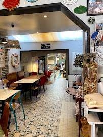 Atmosphère du Bar-restaurant à huîtres L'abreuvoir à Veules-les-Roses - n°14