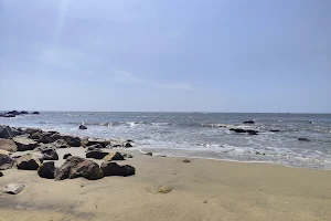 Aadikadalayi beach image