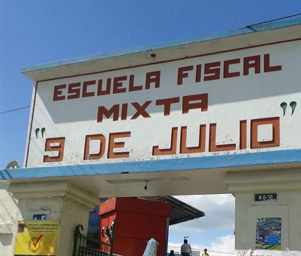 ESCUELA FISCAL MIXTA"9 DE JULIO" - Cayambe