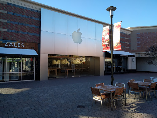 Computer Store «Apple Partridge Creek», reviews and photos, 17360 Hall Rd, Charter Twp of Clinton, MI 48038, USA