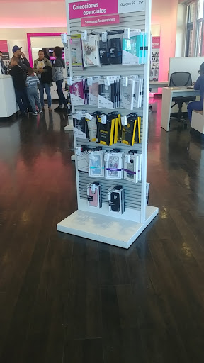 Cell Phone Store «T-Mobile», reviews and photos, 237 S Research Pl, Central Islip, NY 11722, USA