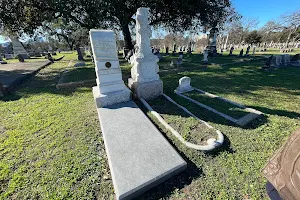 Oakwood Cemetery image