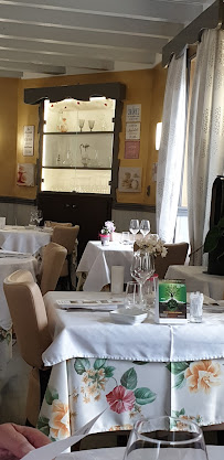 Atmosphère du Restaurant gastronomique Auberge Fleurie à Châlonvillars - n°2