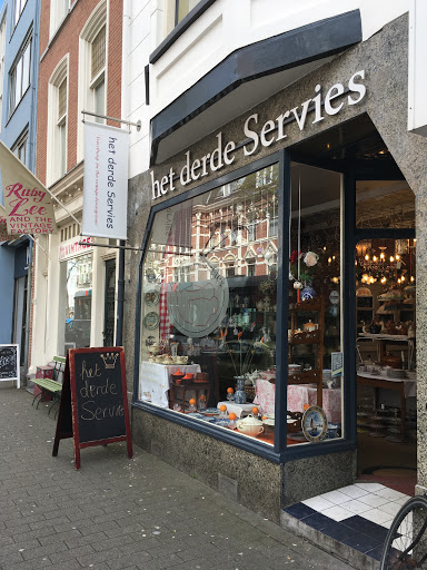 het derde Servies, winkel in oude serviezen