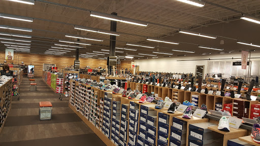 Shoe Store «DSW Designer Shoe Warehouse», reviews and photos, 1835 N Tomahawk Island Dr, Portland, OR 97217, USA