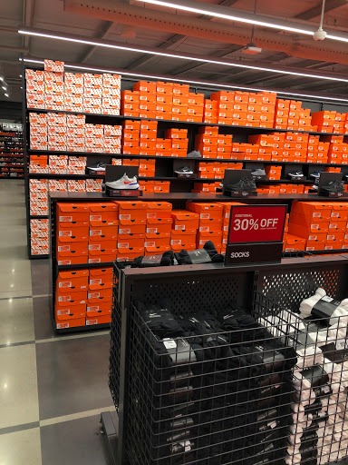 Clothing Store «Nike Factory Store», reviews and photos, 603 Stanley K Tanger Dr, Lancaster, PA 17602, USA
