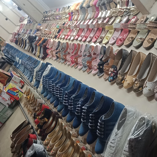 विशेष जूते की दुकान दिल्ली