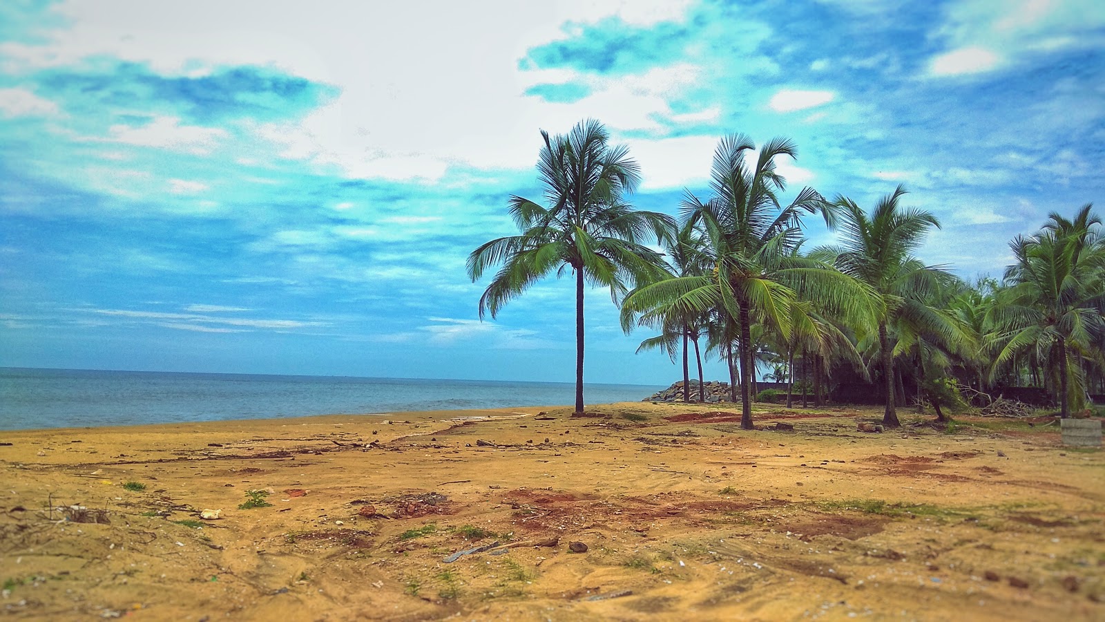 Foto van Batapady Beach met gemiddeld niveau van netheid