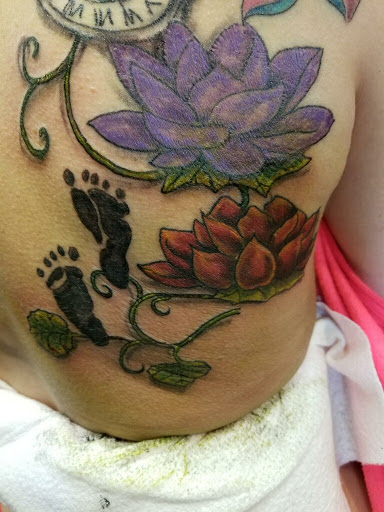 Tattoo Shop «To the Point Tattoo Studio», reviews and photos, 14049 S Cicero Ave, Crestwood, IL 60445, USA