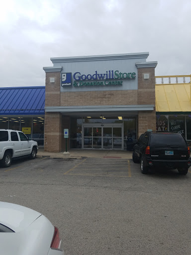 Thrift Store «Goodwill Store & Donation Center», reviews and photos, 675 W North Ave, Elmhurst, IL 60126, USA
