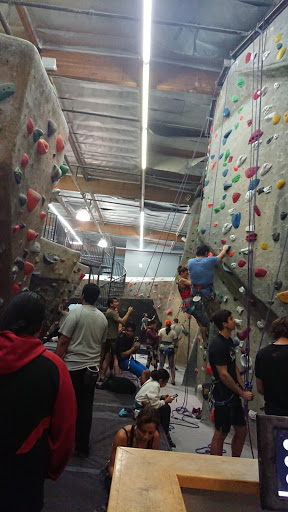 Rock Climbing Gym «Hangar 18 Indoor Climbing Gym - South Bay», reviews and photos, 4926 W Rosecrans Ave, Hawthorne, CA 90250, USA