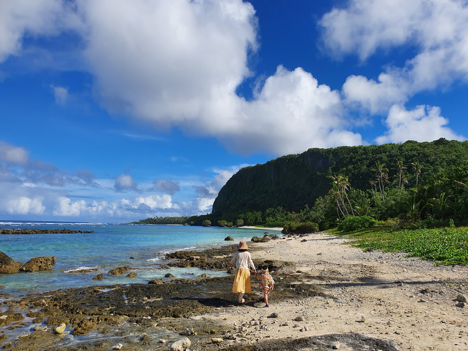 Foto van Tanguisson Beach met ruim strand