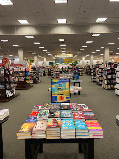 Book Store «Barnes & Noble», reviews and photos, 631 E Boughton Rd, Bolingbrook, IL 60440, USA