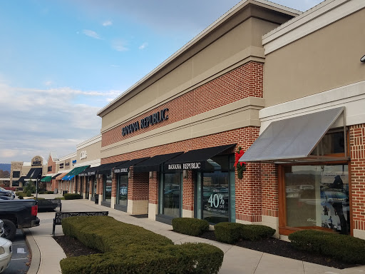 Banana Republic, 2609 Brindle Dr #11, Harrisburg, PA 17110, USA, 