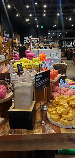 Cosmetics Store «Lush», reviews and photos, 112 E Broadway, Bloomington, MN 55425, USA