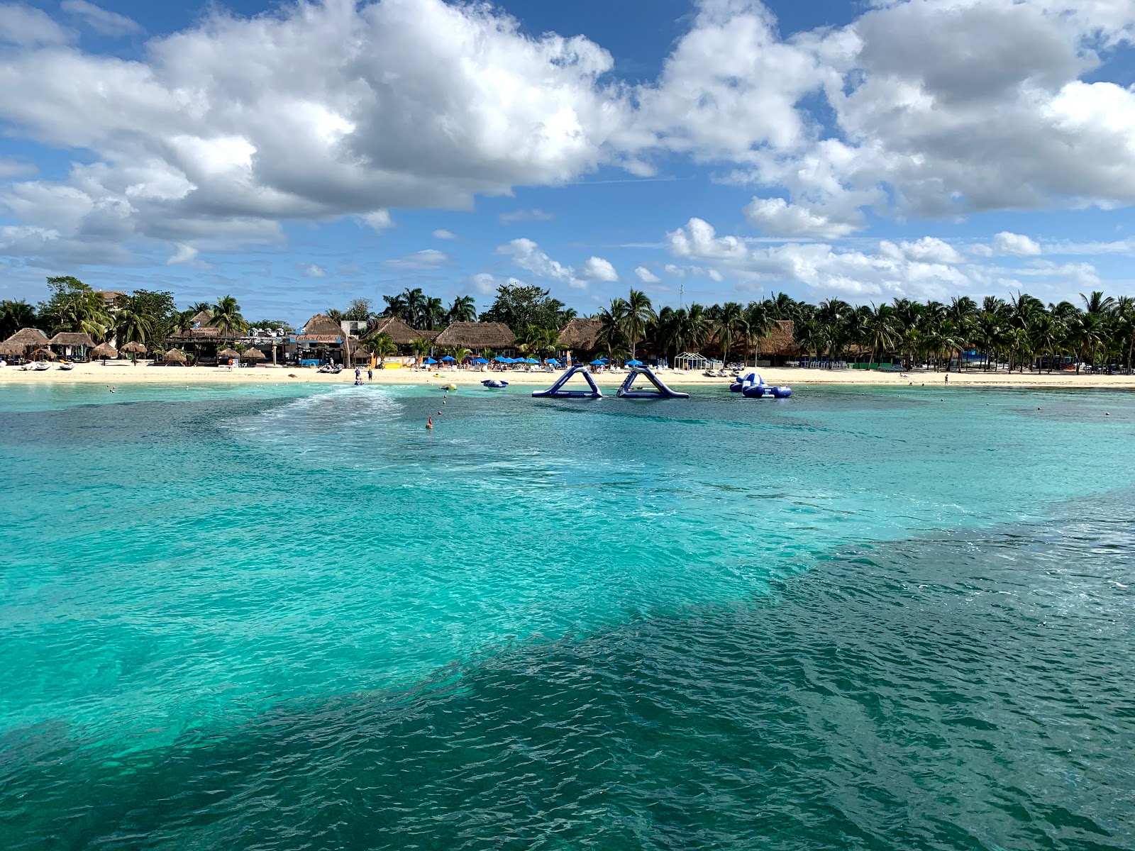 Fotografie cu Playa Mia - locul popular printre cunoscătorii de relaxare