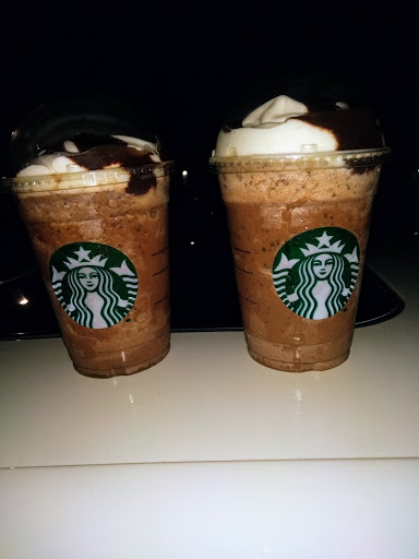 Starbucks Huayacan DT