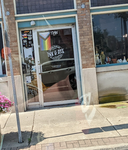 Explore queen bee tattoo ideas, creative tattoo ideas in Milan, available at Ink & Dye