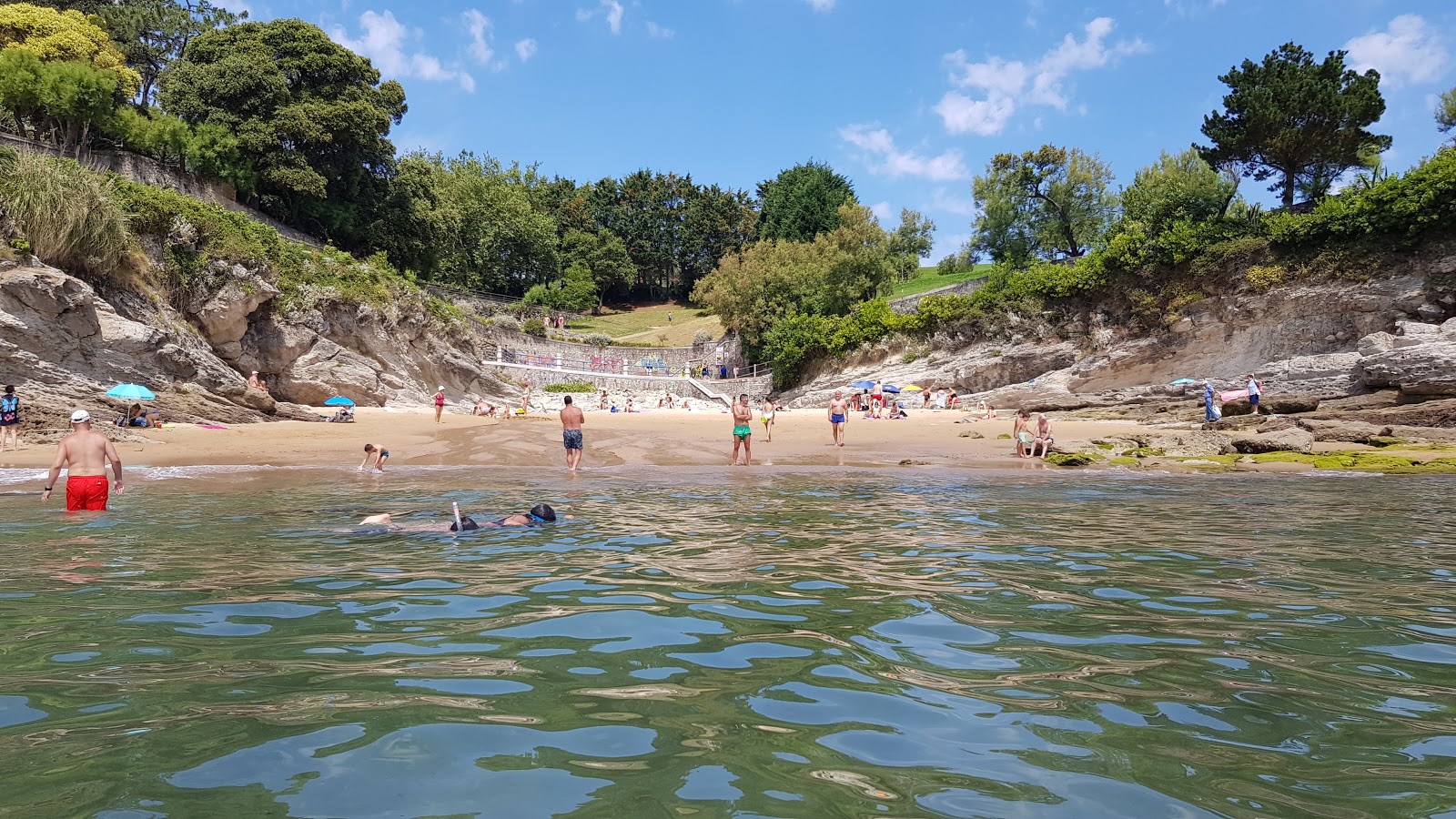 Foto van Playa de Los Molinucos met hoog niveau van netheid